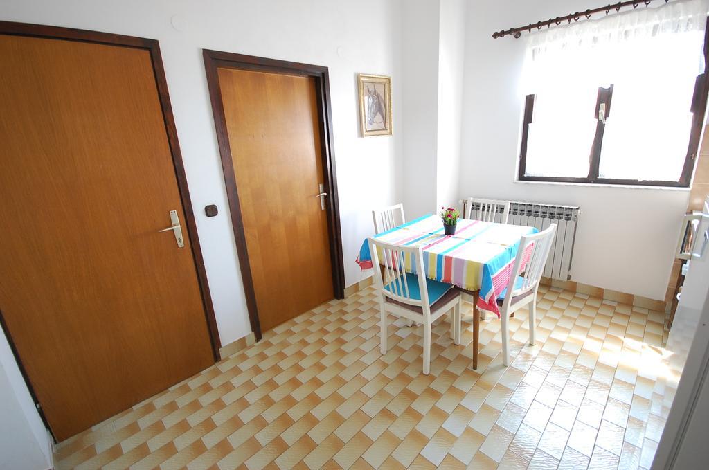 Apartments Dida By El-Pi Tours Njivice Room photo