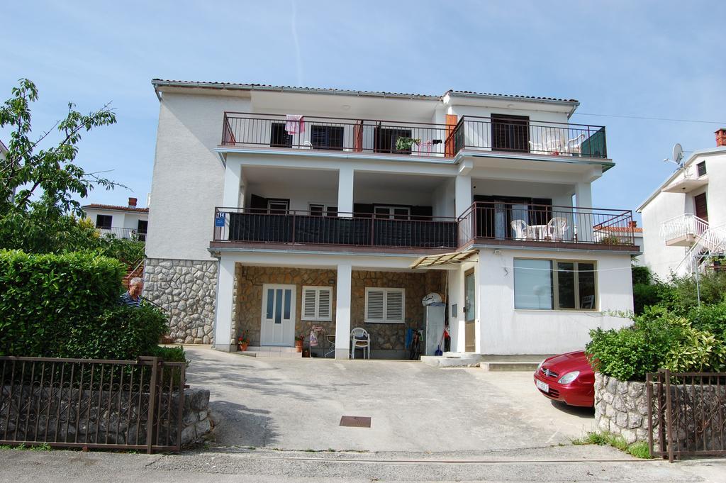 Apartments Dida By El-Pi Tours Njivice Exterior photo