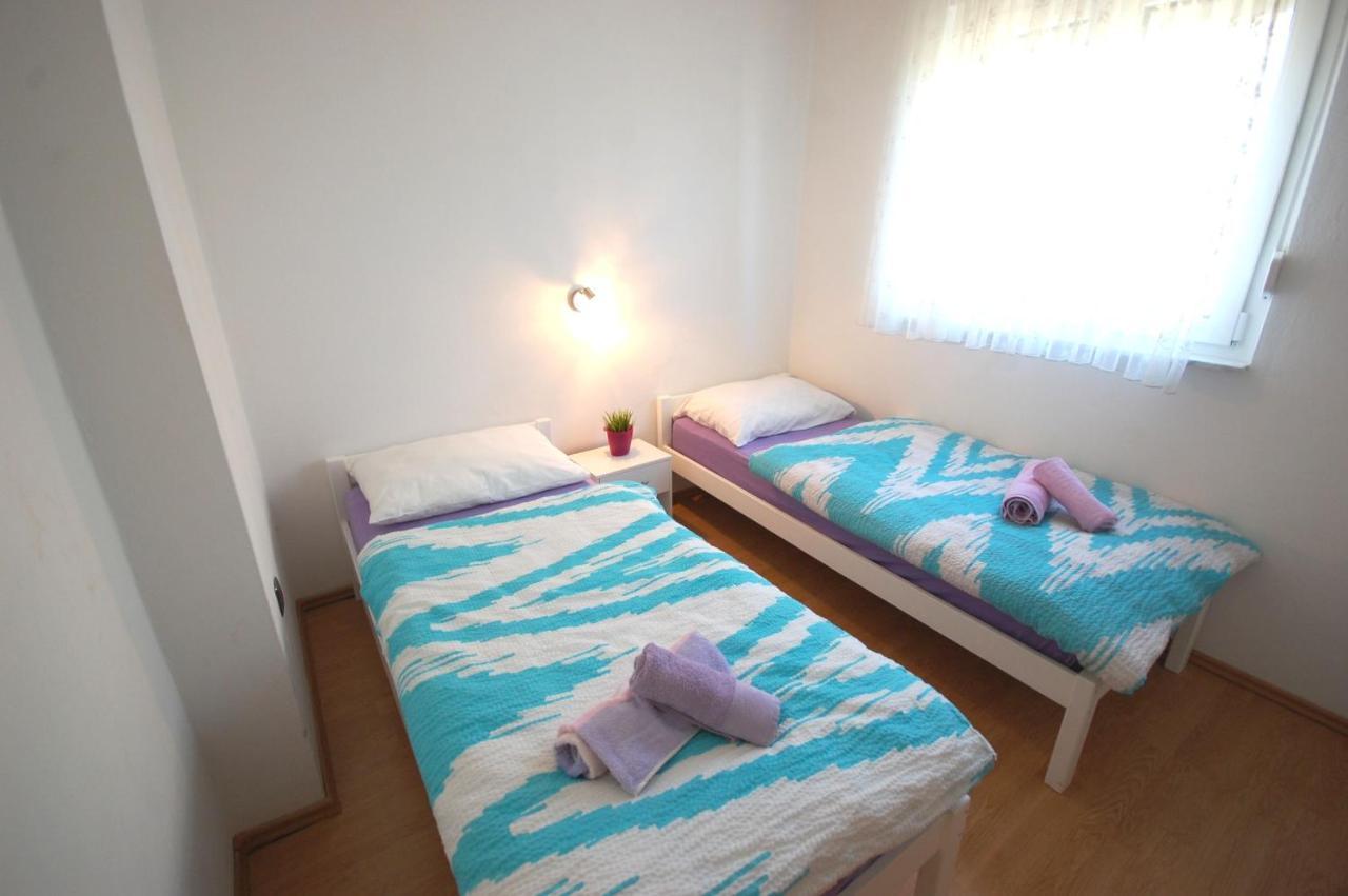 Apartments Dida By El-Pi Tours Njivice Exterior photo