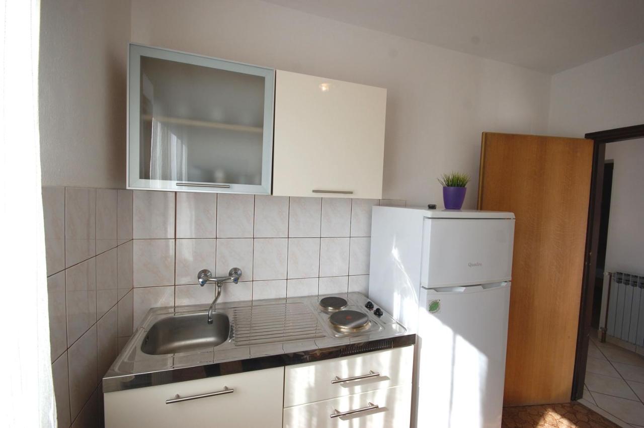 Apartments Dida By El-Pi Tours Njivice Exterior photo