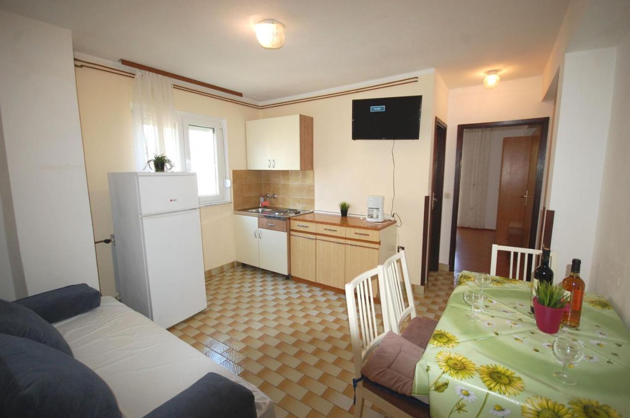 Apartments Dida By El-Pi Tours Njivice Exterior photo