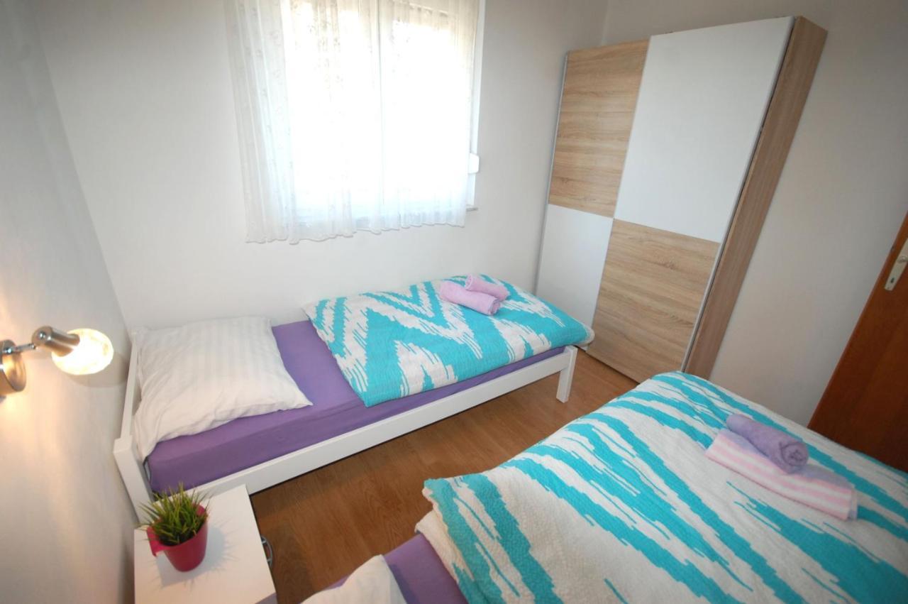 Apartments Dida By El-Pi Tours Njivice Exterior photo