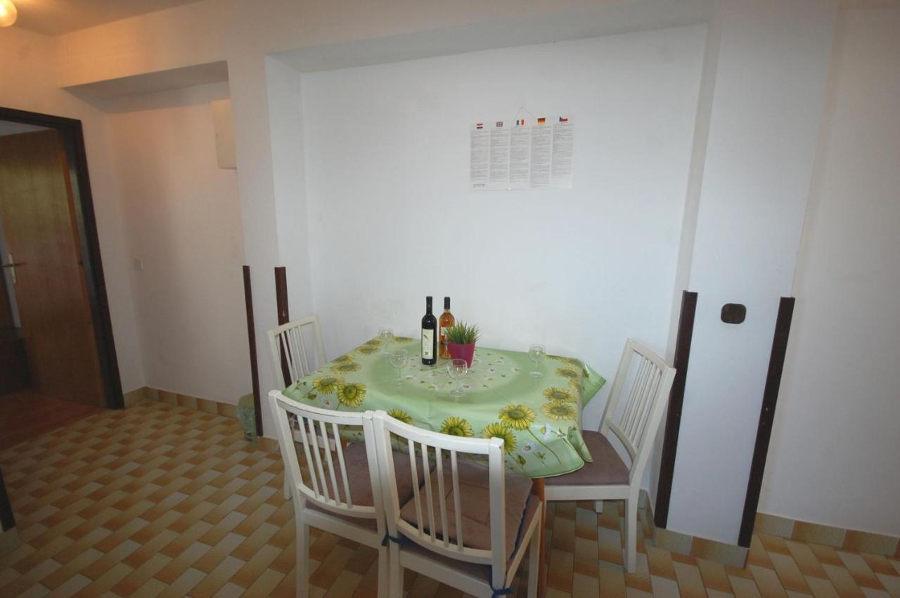 Apartments Dida By El-Pi Tours Njivice Exterior photo