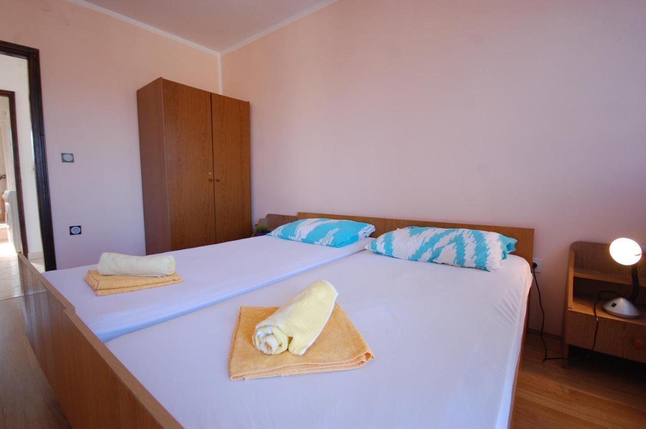 Apartments Dida By El-Pi Tours Njivice Exterior photo
