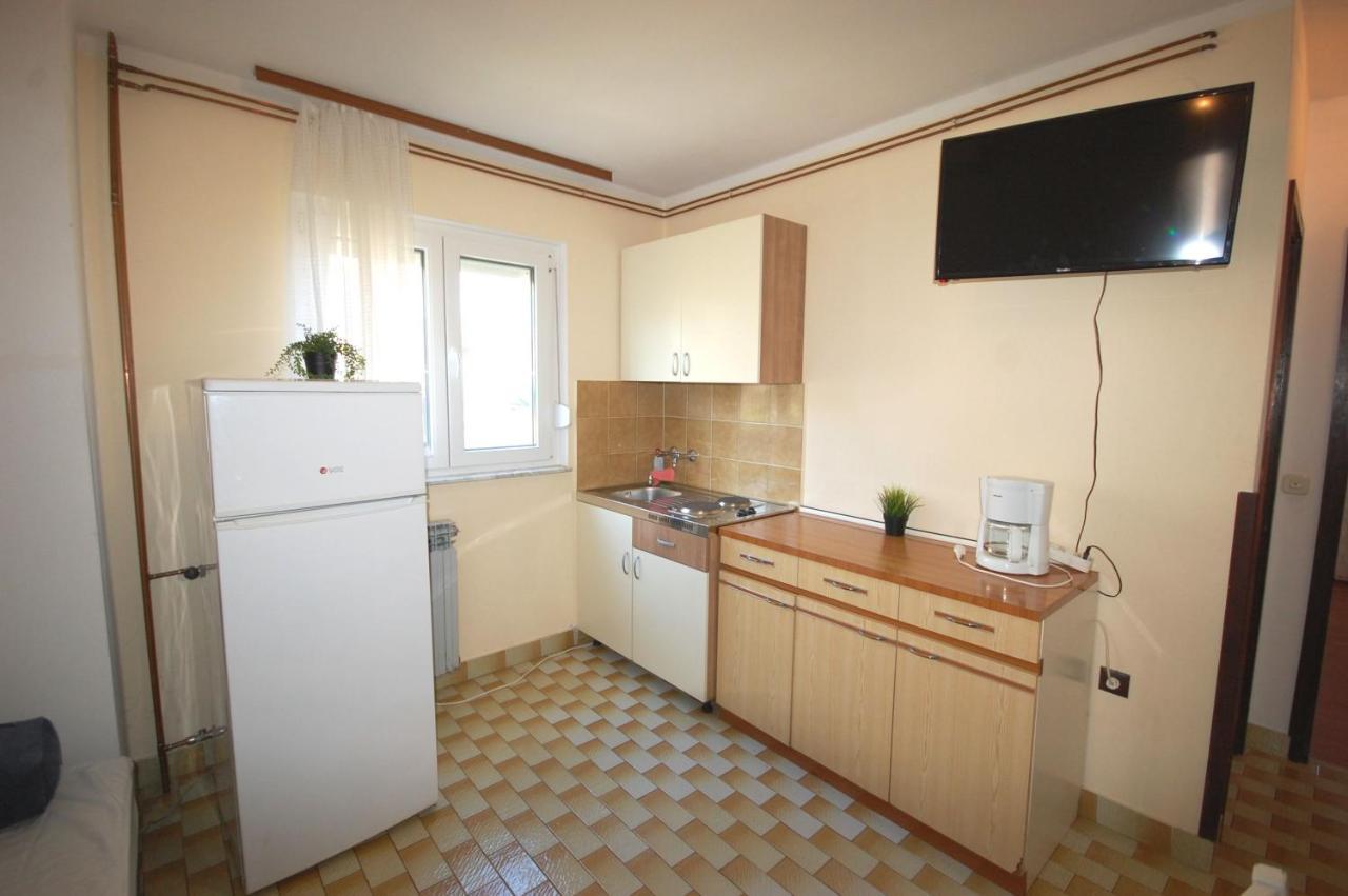 Apartments Dida By El-Pi Tours Njivice Exterior photo
