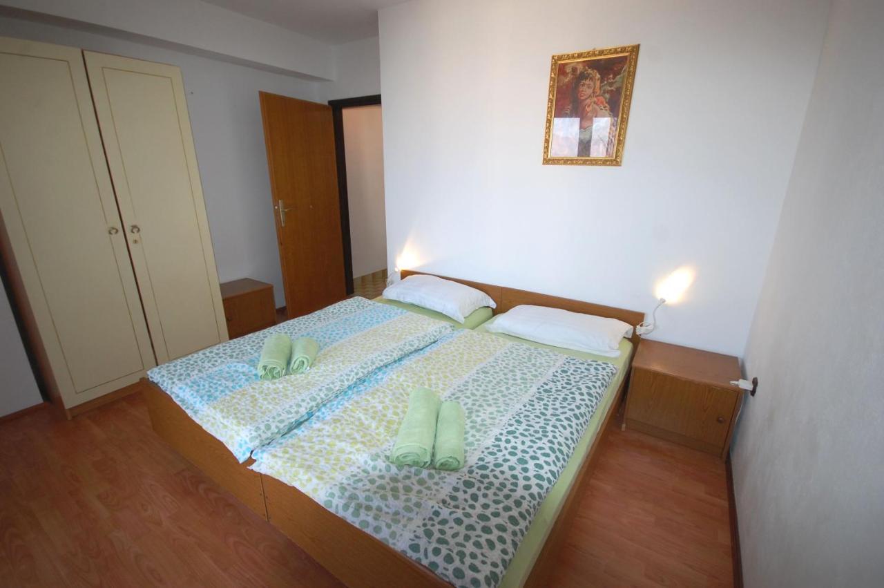 Apartments Dida By El-Pi Tours Njivice Exterior photo
